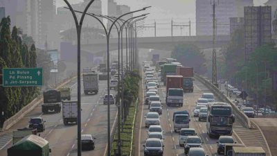 Lalu Lintas Jakarta disertai Polusi Udara