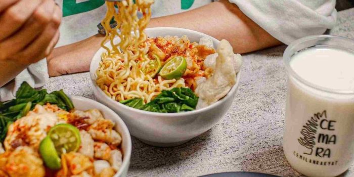 Tempat Seblak Unik dengan Gaya Penyajian Prasmanan di Bogor