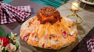 Pizza Unik di Bogor yang Bentuknya Mirip Gunung Meletus