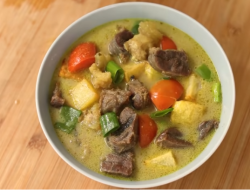 Resep Soto Betawi Daging Sapi dengan Guyuran Kuah Santan