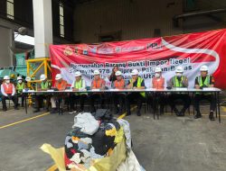 Barang Bukti Impor Pakaian Bekas Ilegal Dimusnahkan di Cileungsi