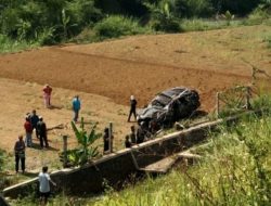 Pajero Kecelakaan di Tol Bocimi, Terjun ke Luar Jalur