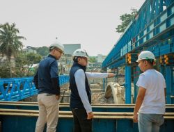 Wali Kota Bogor Tinjau Pemasangan Perdana Balok Girder Jembatan Otista