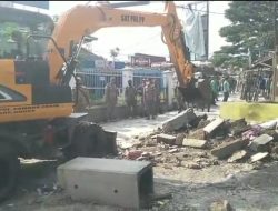 Puluhan Lapak PKL Ciawi Bogor Dibongkar Satpol PP