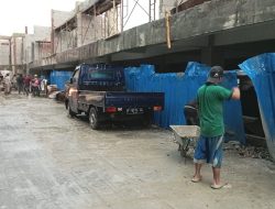 Diterjang Hujan dan Angin Kencang, Hebel Proyek Pasar Jambu Dua Bogor Ambruk