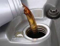Tips Pilih Oli Motor Biar Ngga Cepat Habis