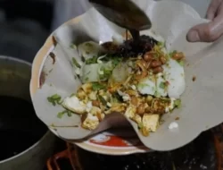 Menikmati Tahu Bumbu Makanan Khas Blitar yang Dilahap Prabowo
