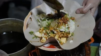 Menikmati Tahu Bumbu Makanan Khas Blitar yang Dilahap Prabowo