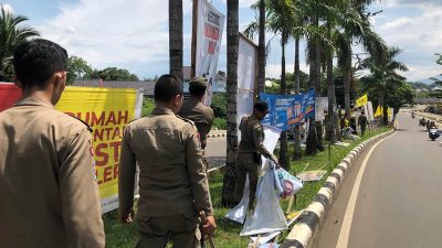 Gandeng Satpol PP, Bawaslu Kabupaten Bogor Tertibkan Alat Peraga Kampanye