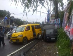 Tabrakan Beruntun di Puncak Bogor, Mobil hingga Warung Rusak