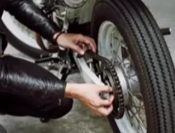 Tips Membersihkan Rantai Motor Dijamin Kinclong