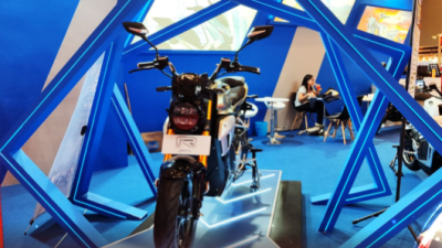 Motor Listrik Rakata Tampil di IIMS 2024, Ada Potongan Harga hingga Hadiah Logam Mulia