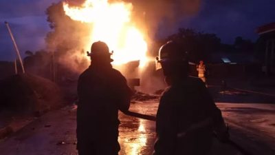 Truk Tangki BBM Angkut Pertalite Terbakar di SPBU Cileungsi Bogor