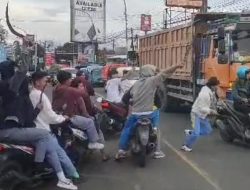 Viral Tawuran Pelajar di Cikereteg Bogor, Acungkan Celurit di Jalanan