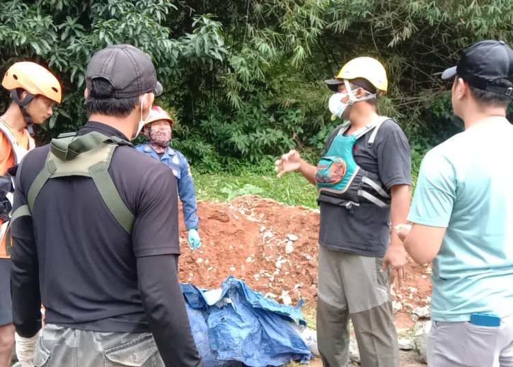 korban longsor sentul