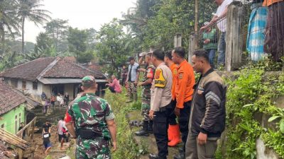 Timpa Rumah Warga, Polda Jabar Cek Lokasi Longsor di Megamendung Bogor