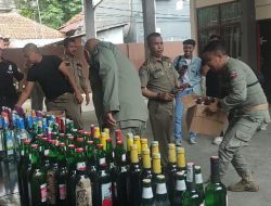 Satpol PP Kota Bogor Musnahkan Ribuan Botol Miras