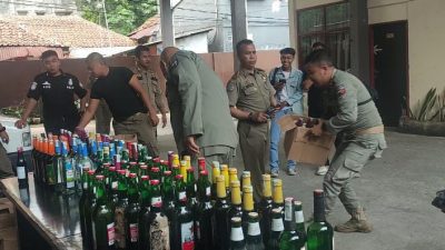 Satpol PP Kota Bogor Musnahkan Ribuan Botol Miras