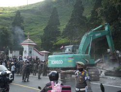 Penertiban Tahap II Berlanjut, Bangunan Liar di Sepanjang Jalur Gantole-Puncak Pass Dibongkar Satpol PP
